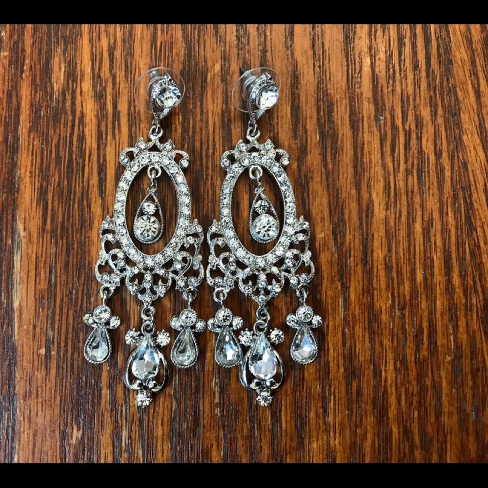 Beautiful Hanging Earrings! - Picture 2 of 5